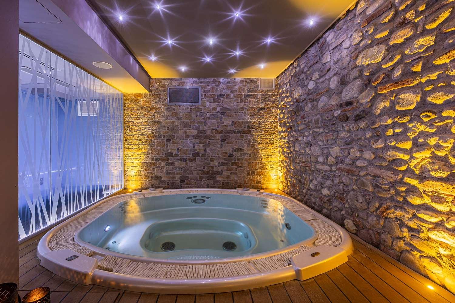 swimming pool spa