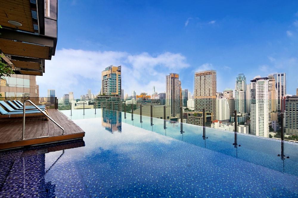 swimming pool spa