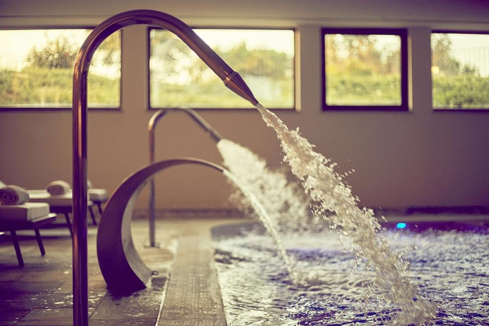 swimming pool spa