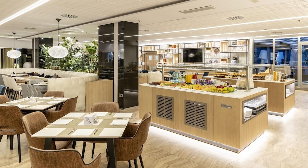restaurant cafeteria