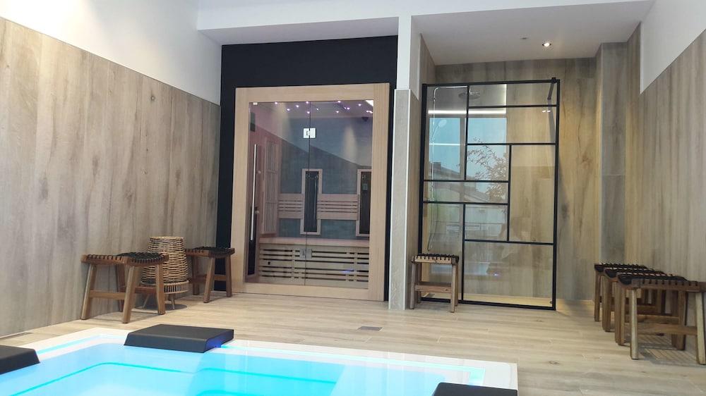 swimming pool spa