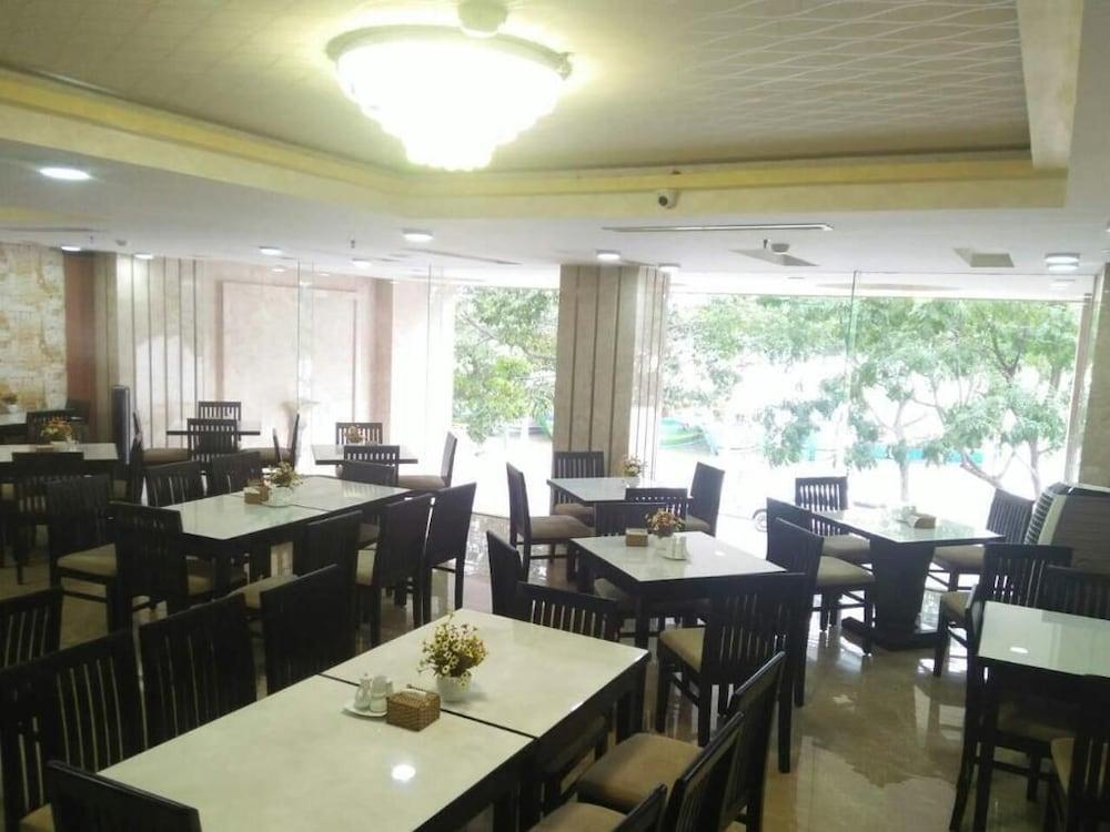 restaurant-cafeteria