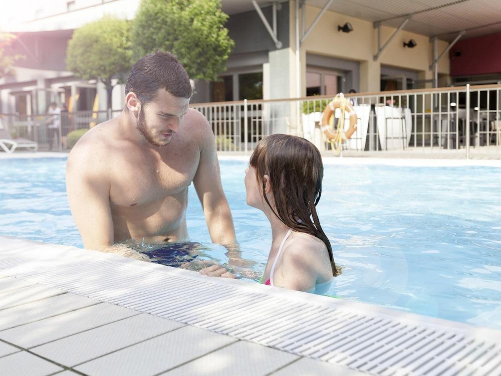 swimming pool spa
