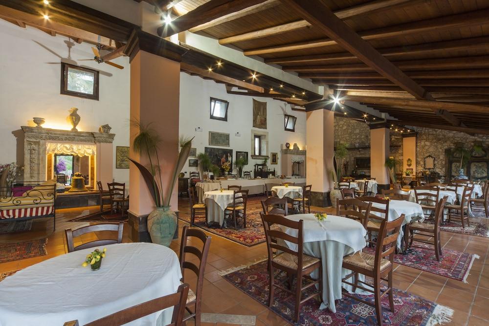 restaurant-cafeteria