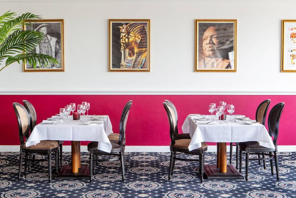 restaurant cafeteria