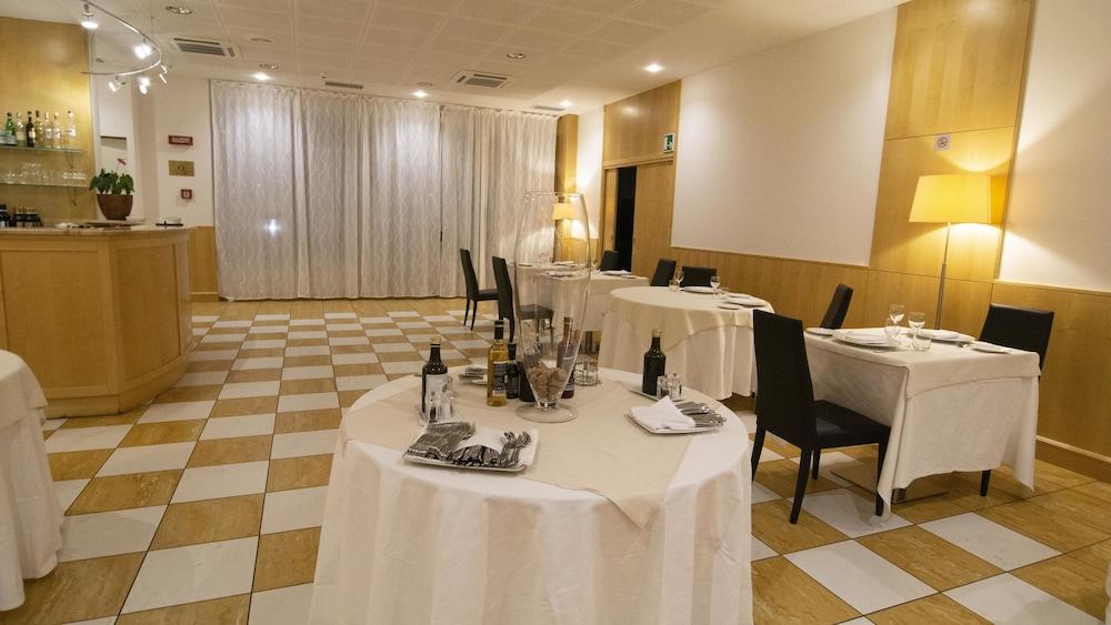 restaurant-cafeteria