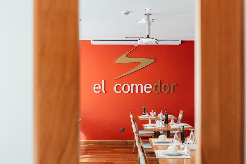 restaurant-cafeteria