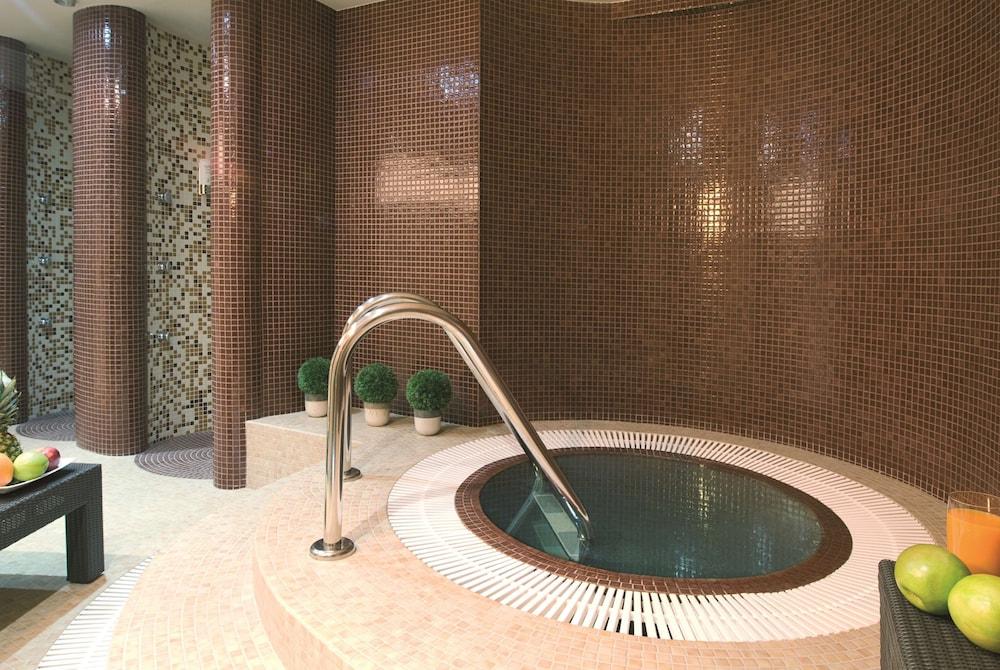 swimming pool spa