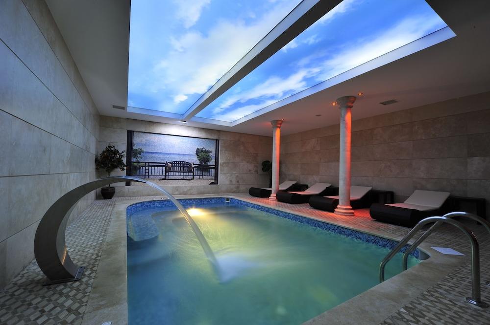 swimming pool spa