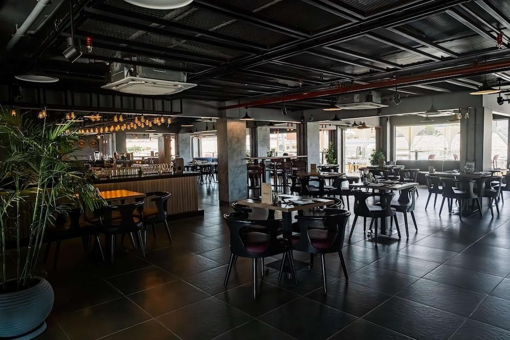 restaurant cafeteria