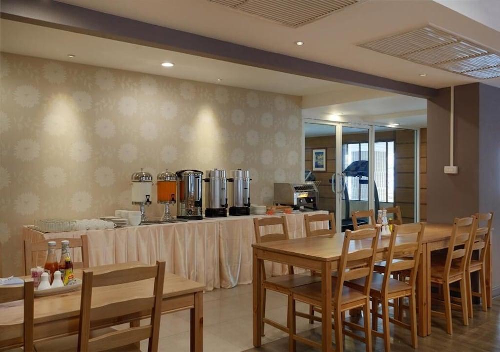 restaurant cafeteria