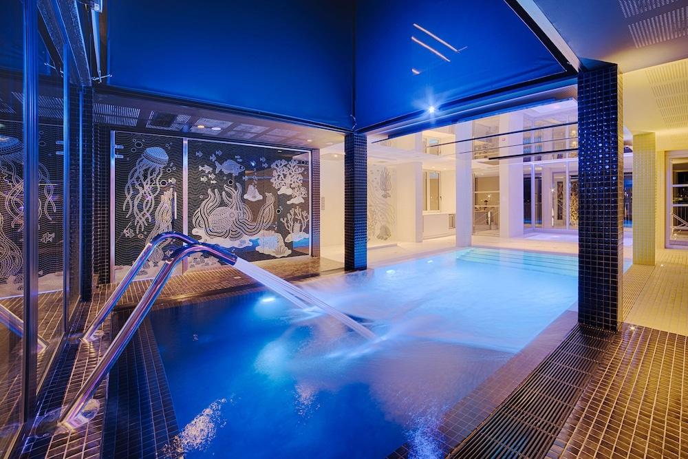 swimming pool spa
