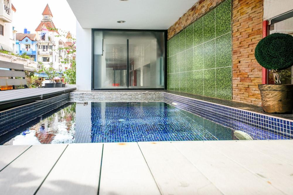 swimming pool spa