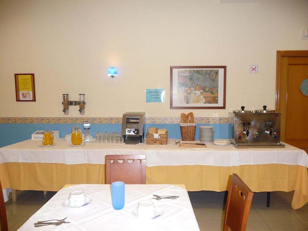 restaurant cafeteria