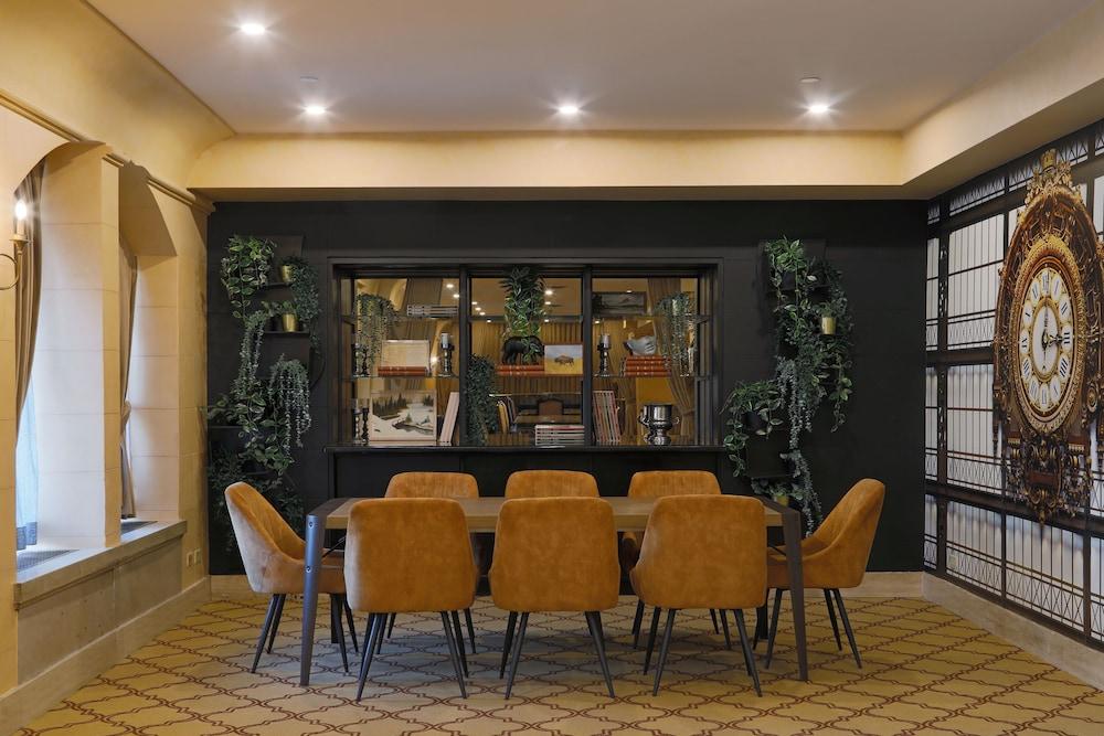 restaurant cafeteria
