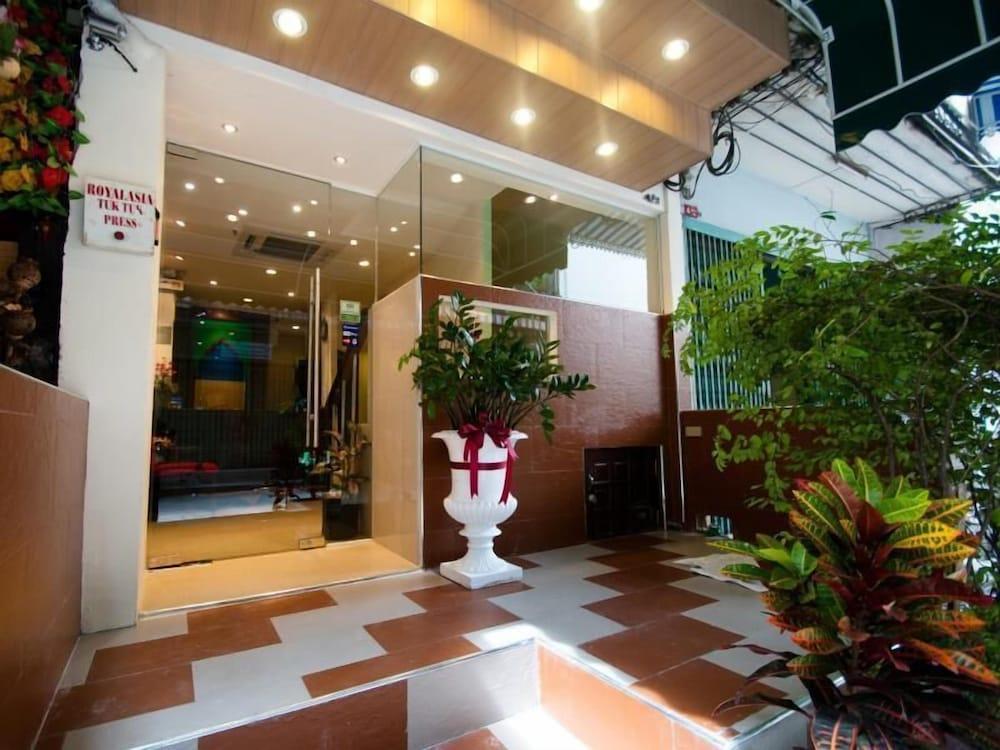 lobby