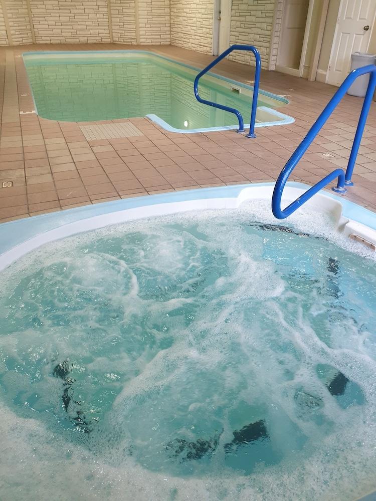swimming pool spa