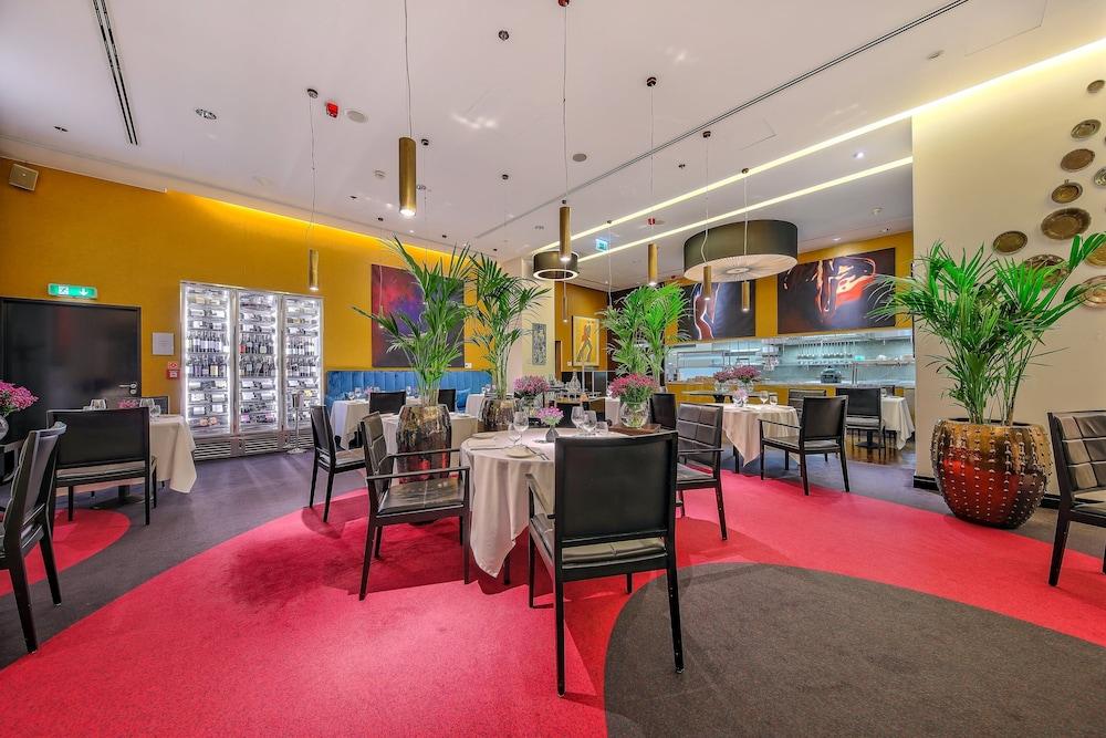 restaurant cafeteria