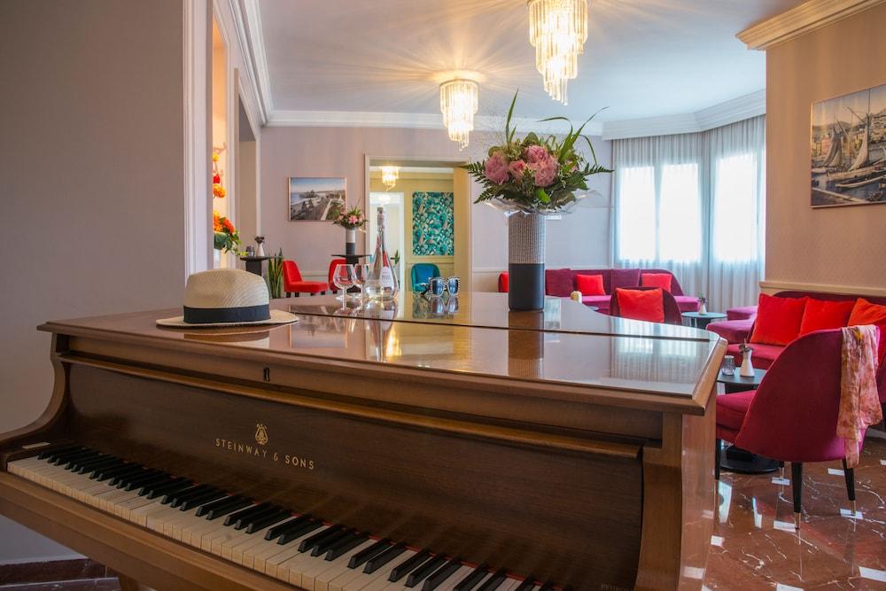 lounge