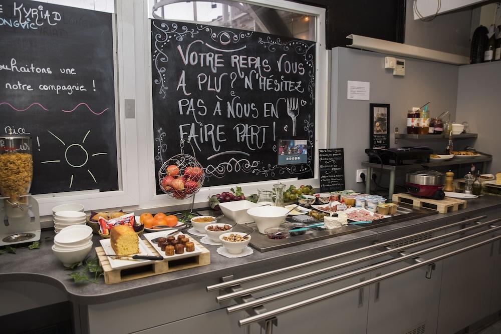 restaurant cafeteria