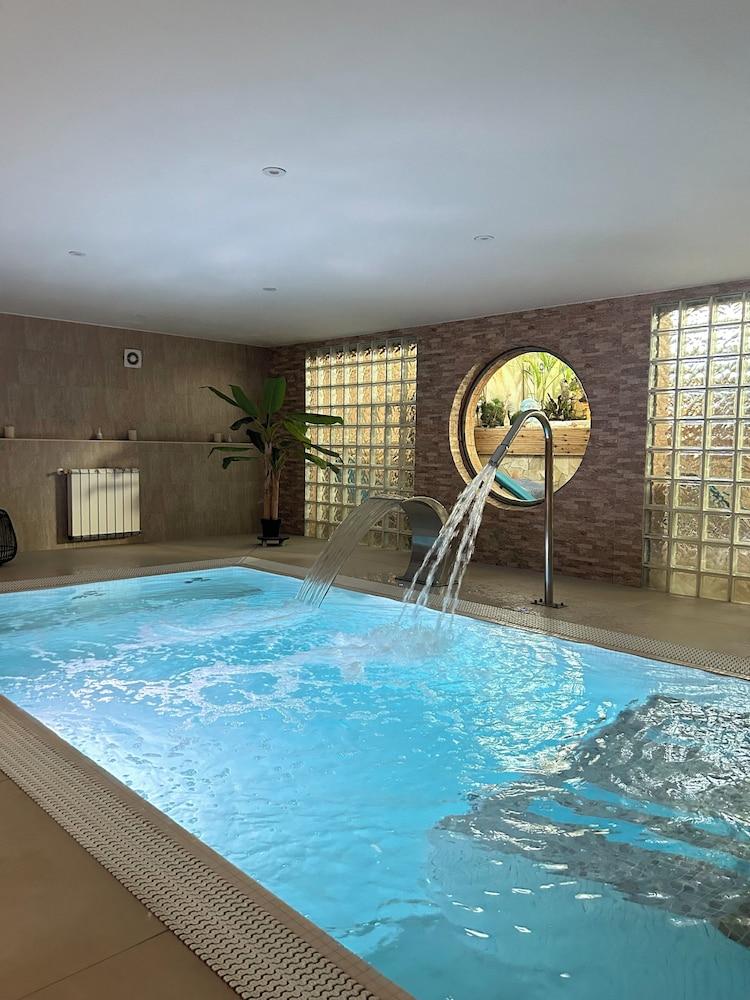 swimming pool spa