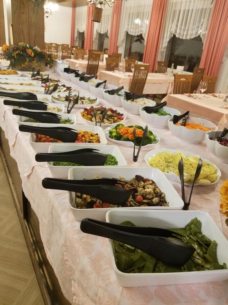 restaurant cafeteria