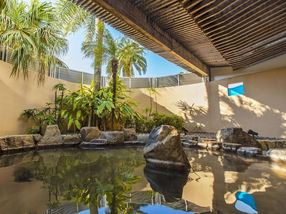 swimming pool spa
