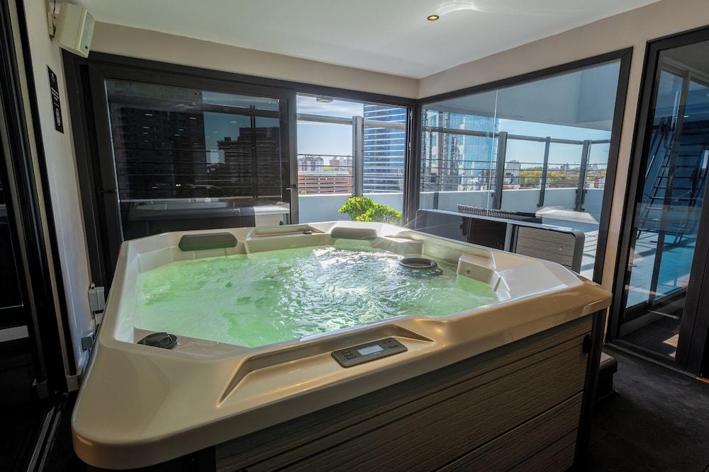 swimming pool spa