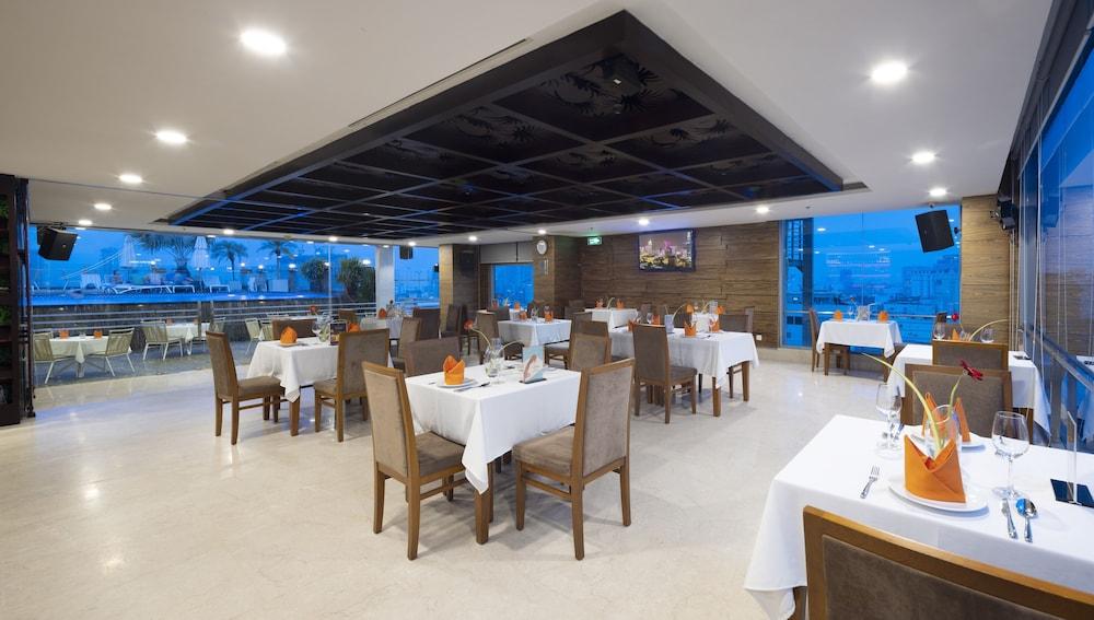 restaurant cafeteria