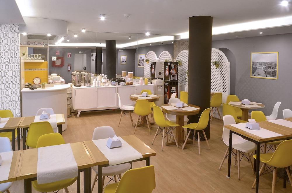 restaurant cafeteria