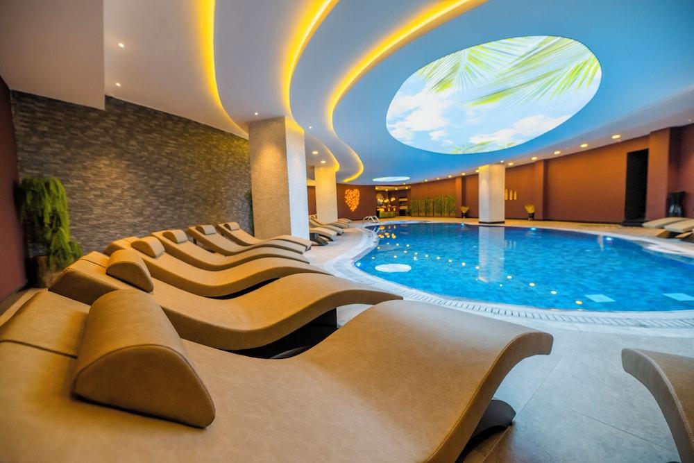swimming pool spa