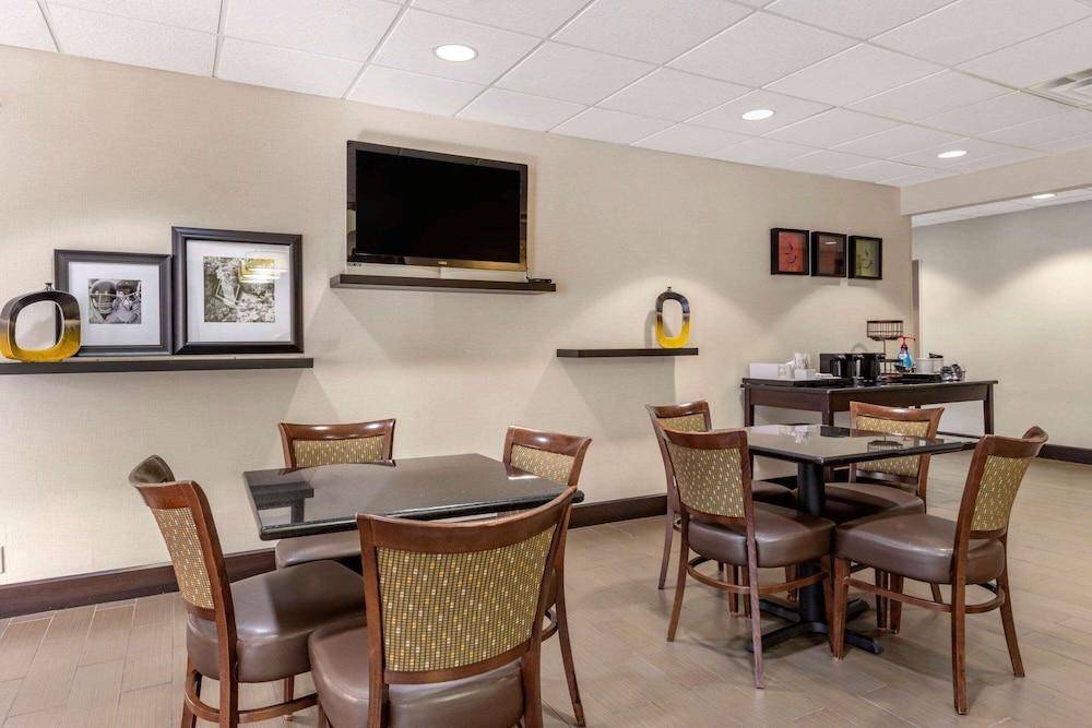 restaurant cafeteria