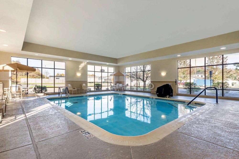 swimming pool spa
