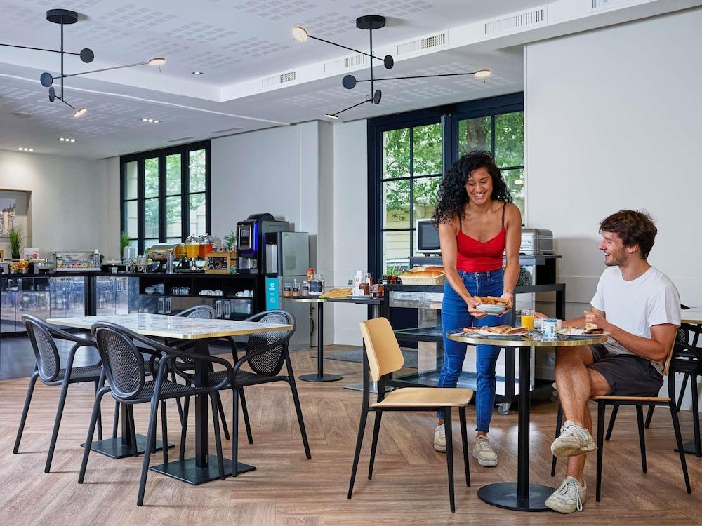 restaurant cafeteria