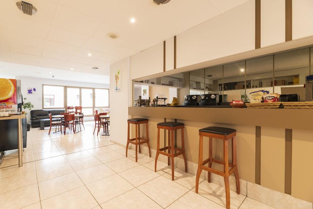 restaurant cafeteria