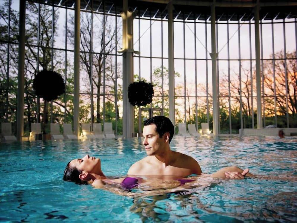 swimming pool spa