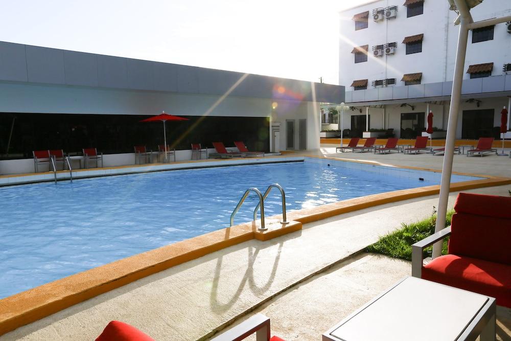 swimming pool spa
