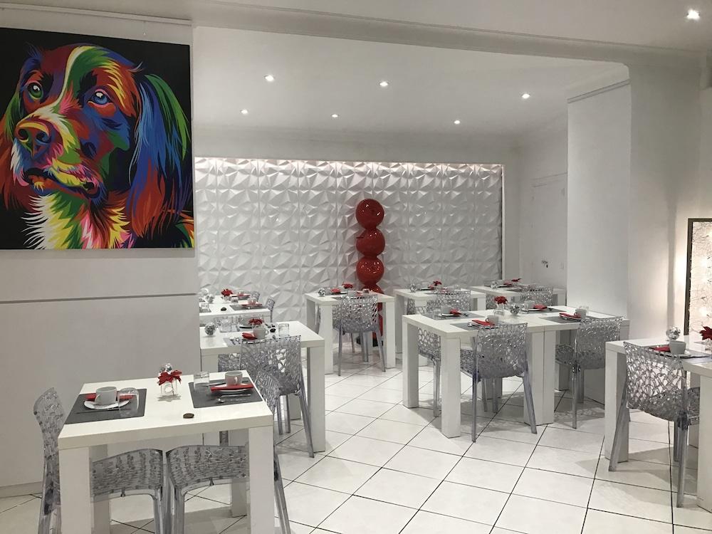 restaurant cafeteria