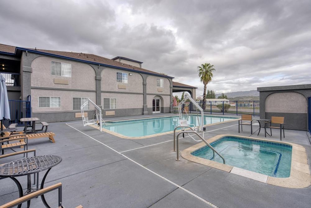 swimming pool spa