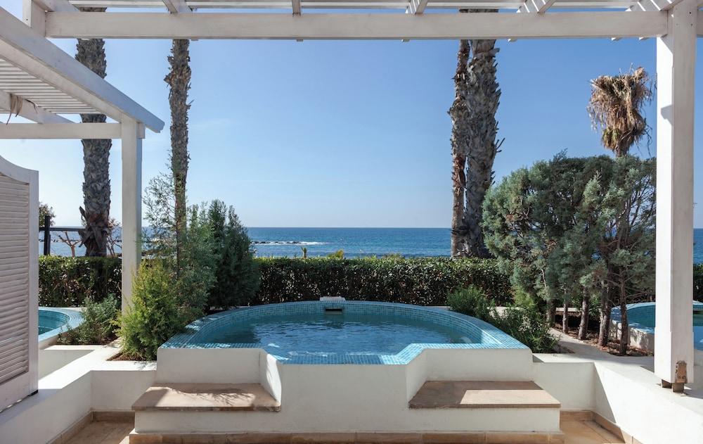 swimming pool spa