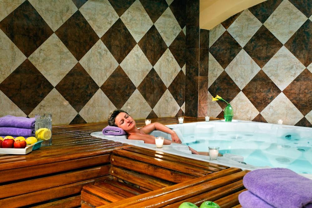 swimming pool spa