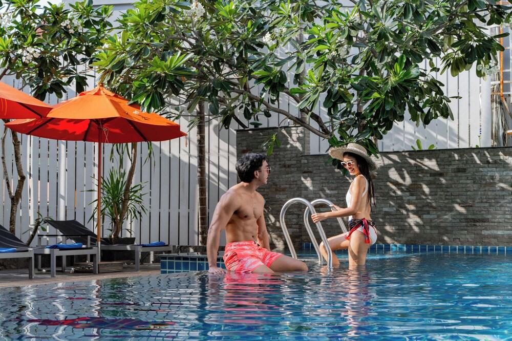 swimming pool spa