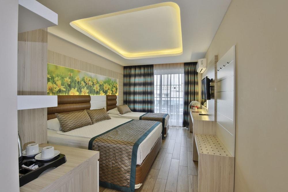 swimming pool spa