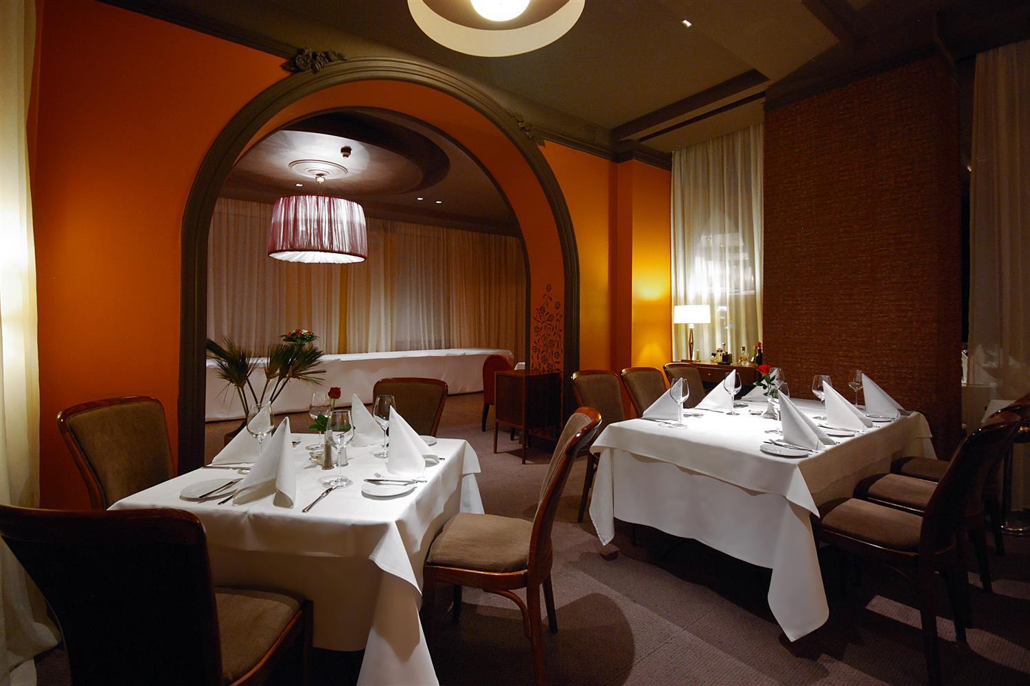 restaurant cafeteria