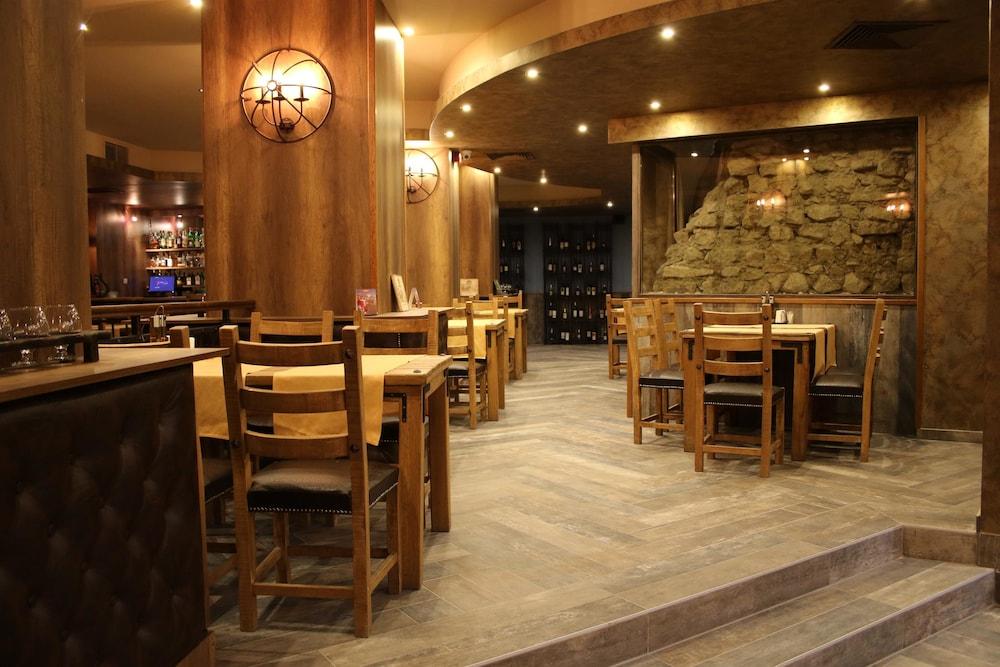 restaurant cafeteria