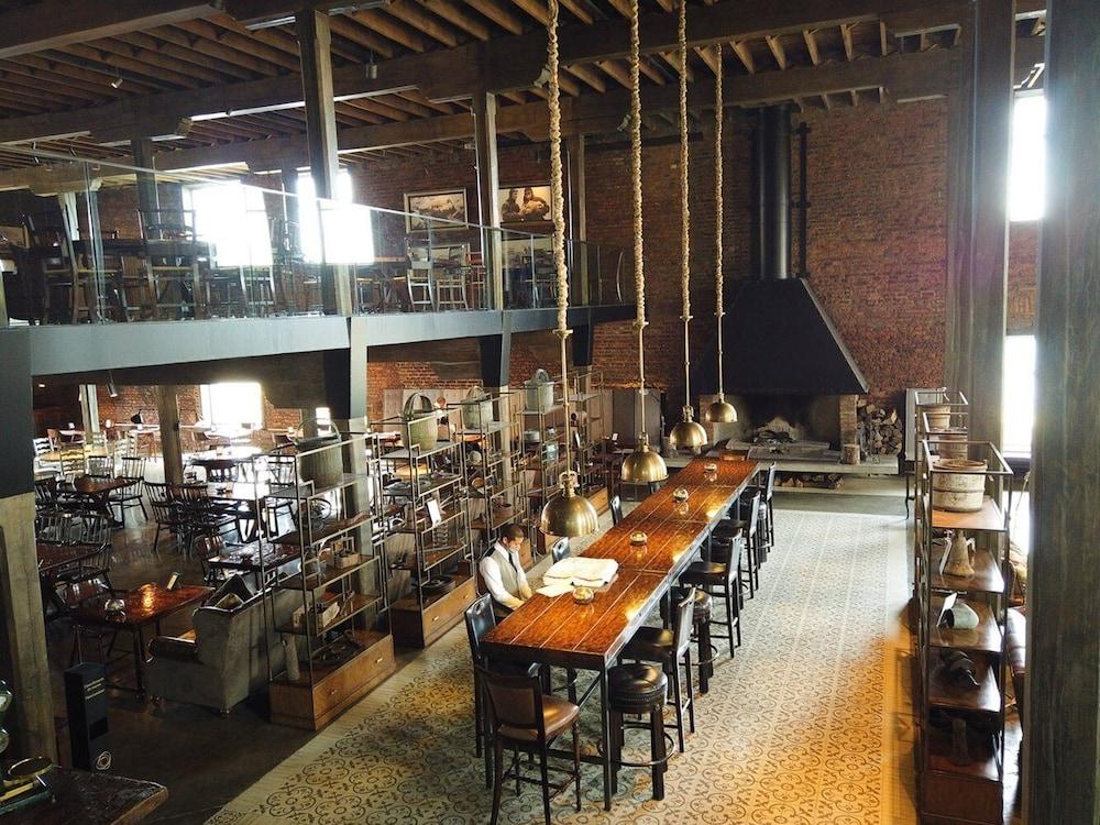 restaurant cafeteria