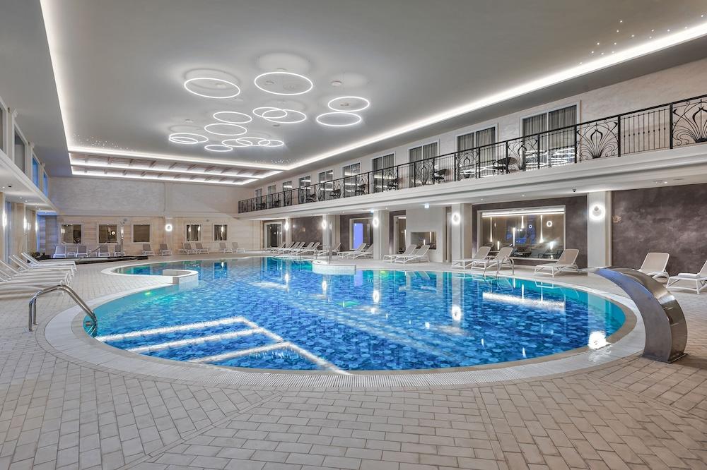 swimming pool spa