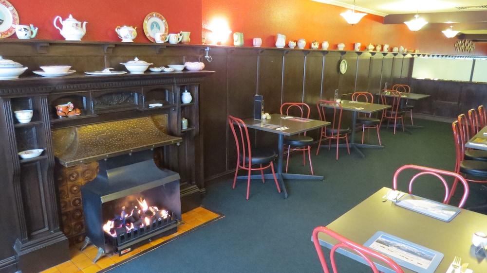 restaurant cafeteria