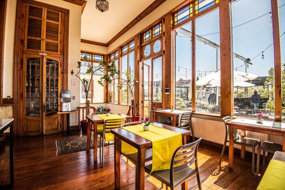 restaurant cafeteria