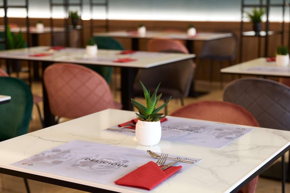 restaurant cafeteria